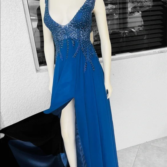 plunge halter dress Lace Plunge Halter Neck Ruffle Maxi Dress